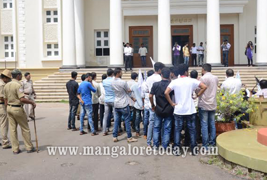 NRSS portray black flag against Sadananda Gowda and Veerappa Moily 1